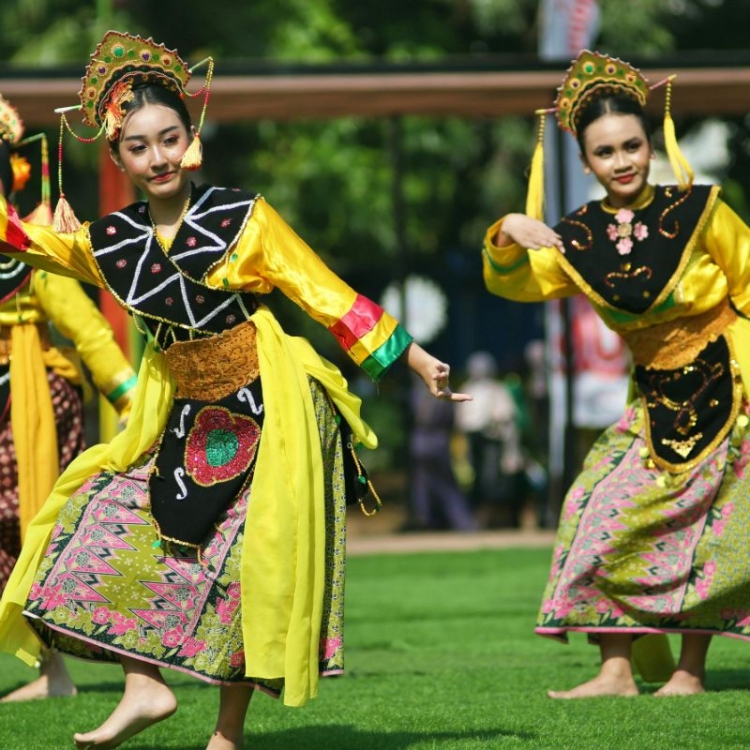cultural-harmony-traditional-dance-performance