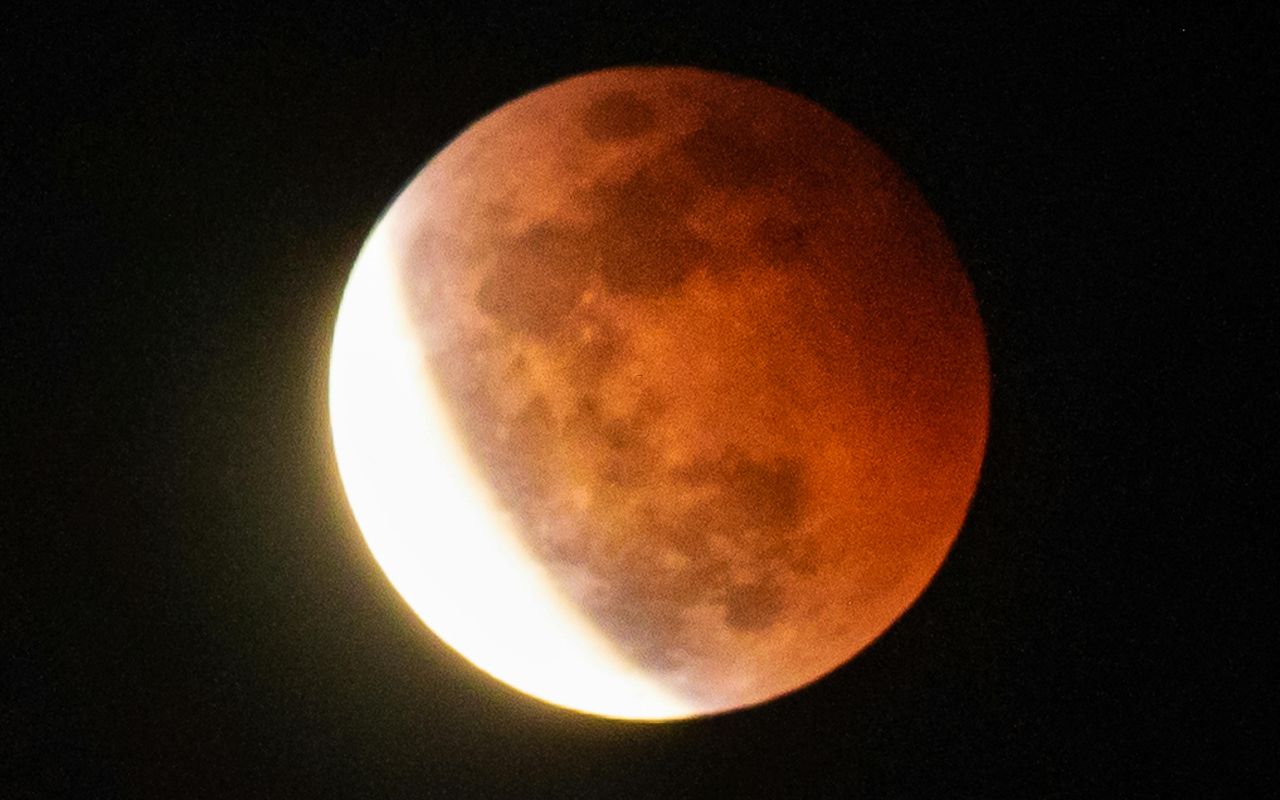 midnight-eclipse-total-lunar-eclipse-over-the-ocean