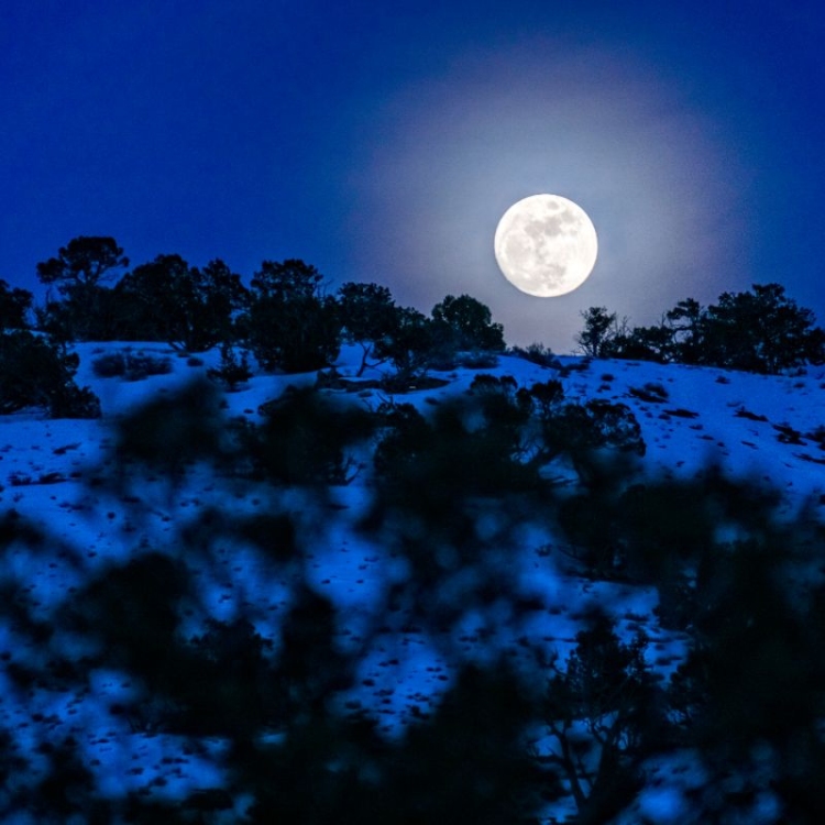 mystical-moonrise-moon-over-snowy-mountain